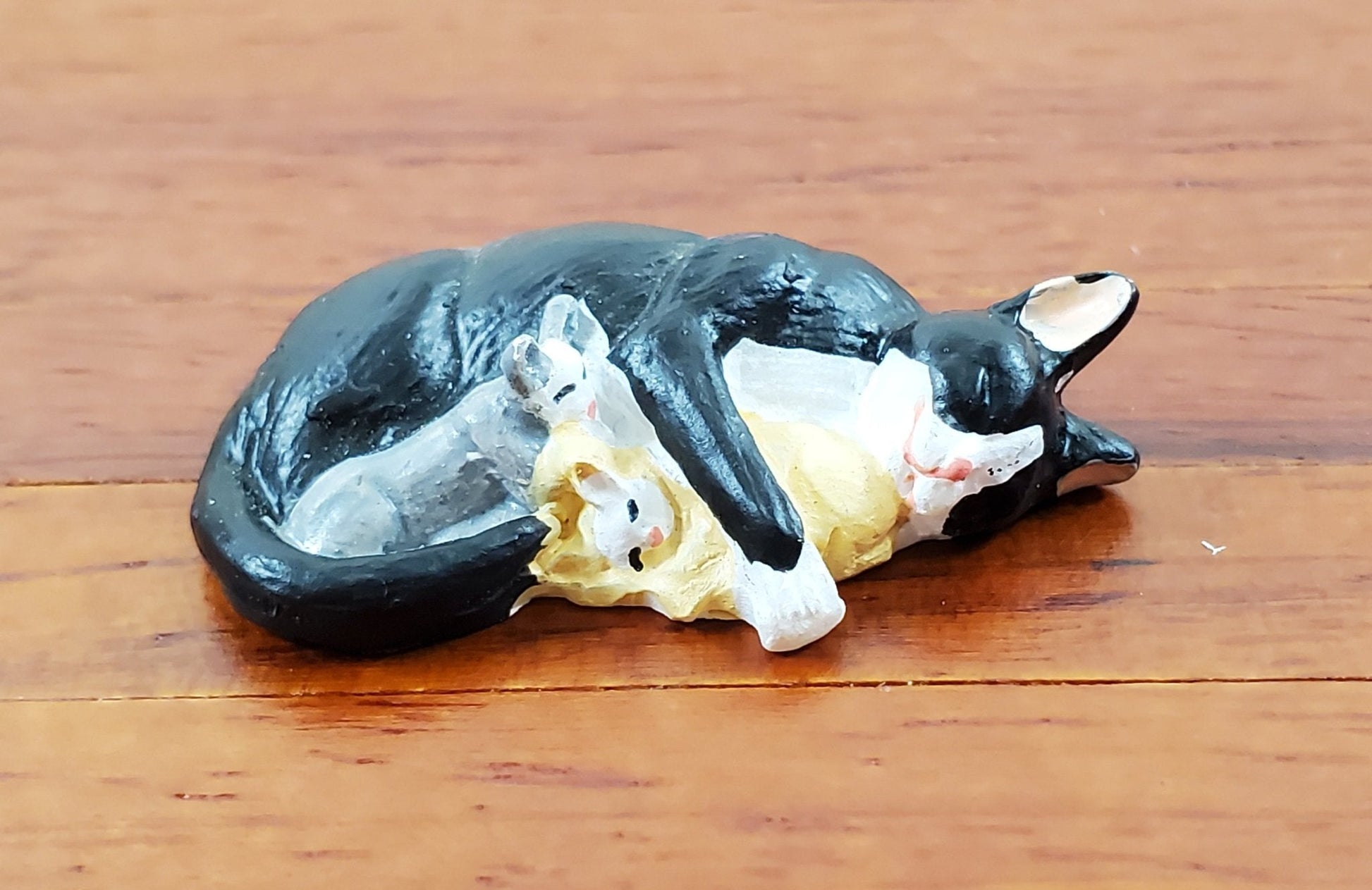 Dollhouse Cat with Kittens Tuxedo Black White Gray Orange 1:12 Scale Miniature - Miniature Crush
