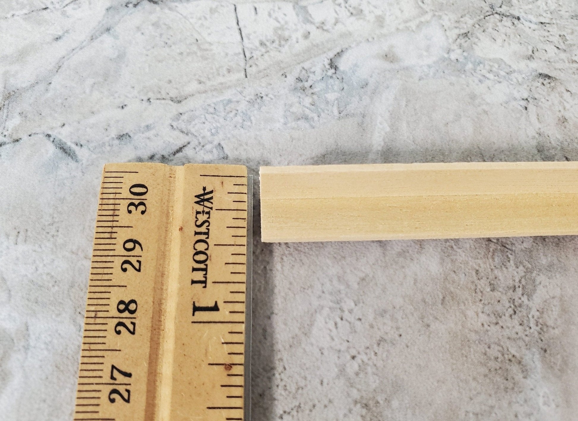 Dollhouse Corner Trim Molding 3/8" x 3/8" x 18" long Miniatures Houseworks 7045 - Miniature Crush