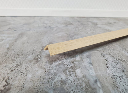 Dollhouse Corner Trim Molding 3/8" x 3/8" x 18" long Miniatures Houseworks 7045 - Miniature Crush
