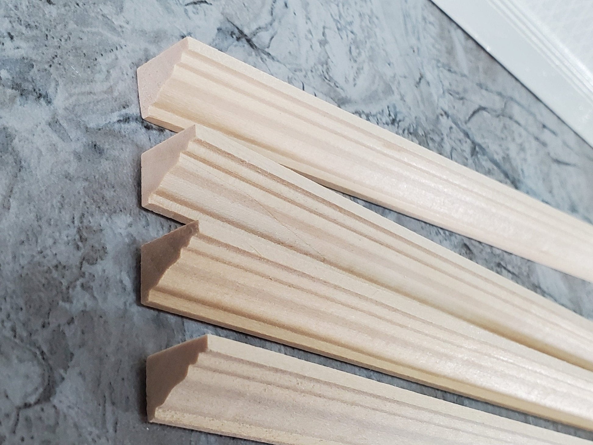 Dollhouse Crown Molding 6 Pieces Thick Ceiling Trim 1/2" wide x 17.75" long Miniature Cornice - Miniature Crush