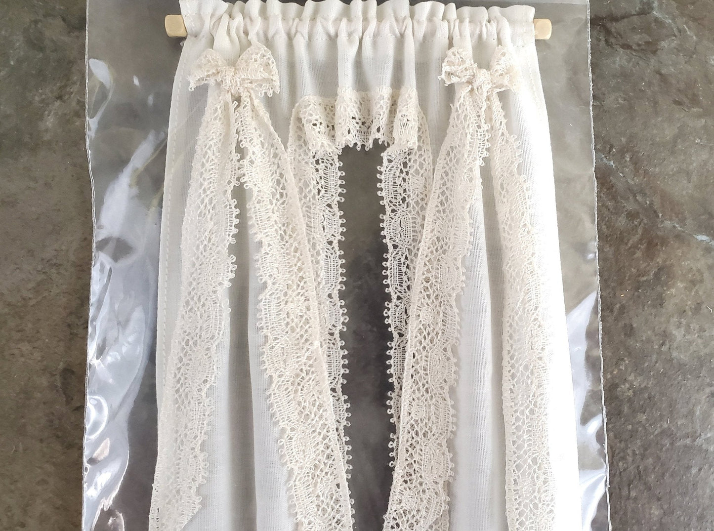 Dollhouse Curtains Fabric & Lace Cream with Curtain Rod 1:12 Scale Miniatures - Miniature Crush