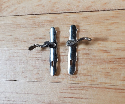 Dollhouse Door Handles Nickel x2 French Lever Style 1:12 Scale Miniatures CLA05582 - Miniature Crush
