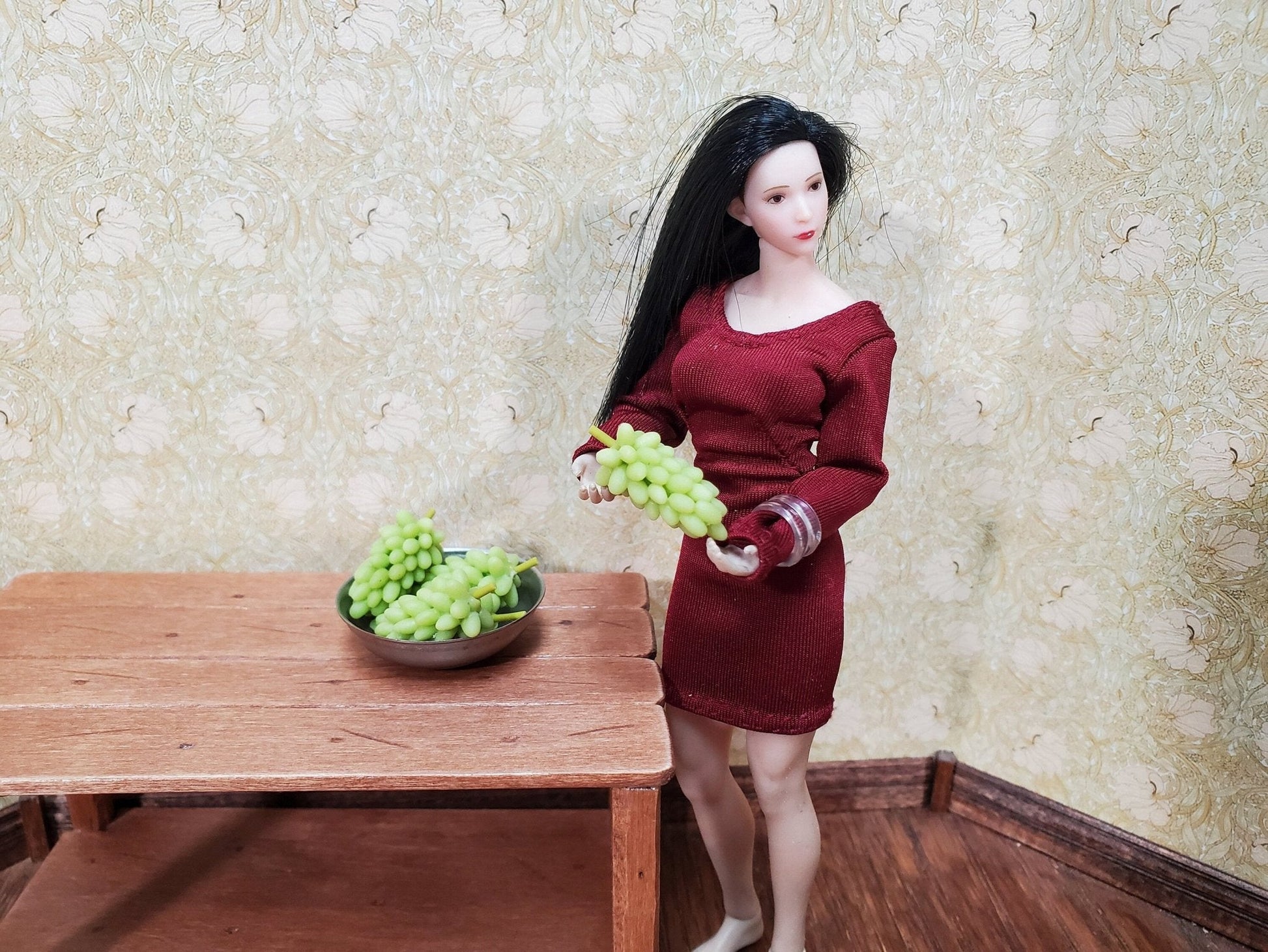 Dollhouse Grapes Bunch Green use in 1:6 or 1/12 Scale Miniature Scenes Set of 5 - Miniature Crush