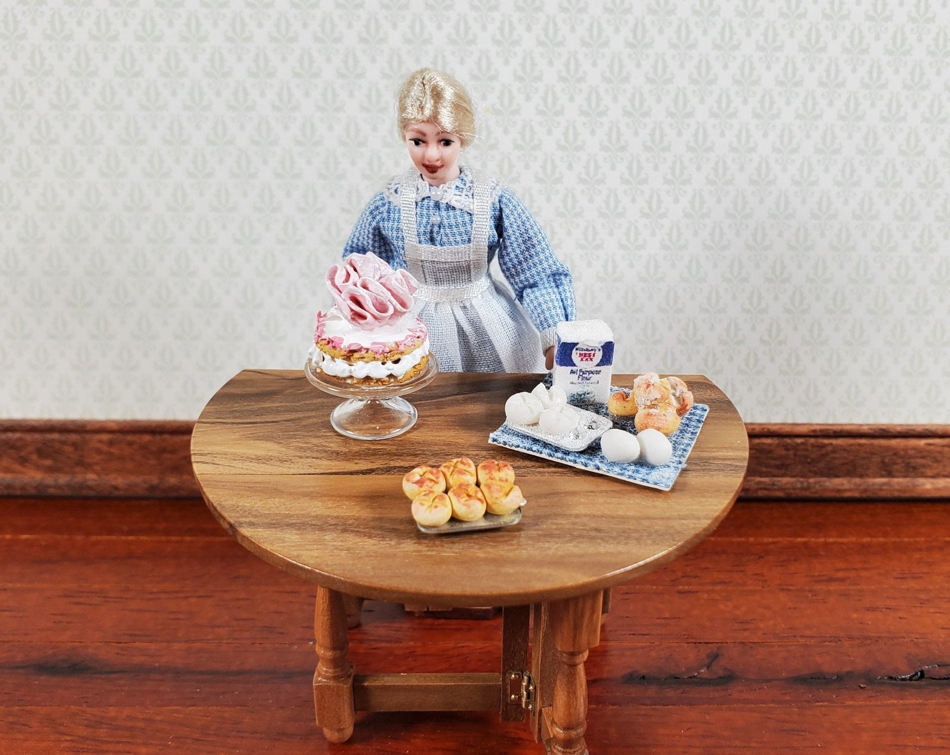 Dollhouse HALF SCALE Strawberry Cake on a Glass Cake Stand 1:24 Scale Miniature Food - Miniature Crush