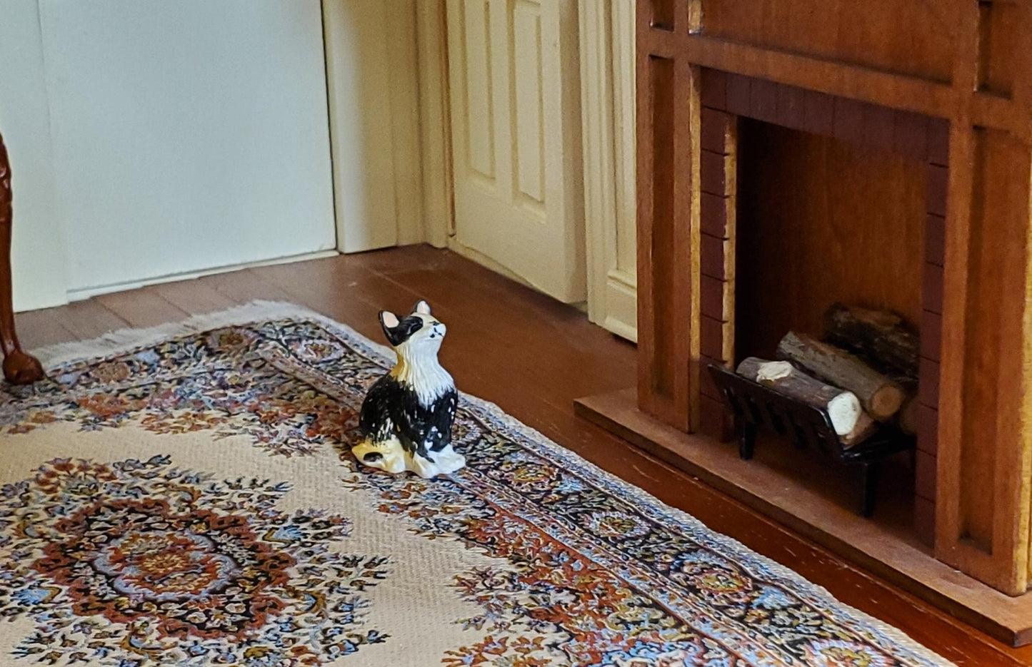 Dollhouse Kitty Cat Calico Black Orange Eyes Closed Sitting 1:12 Scale Miniature - Miniature Crush