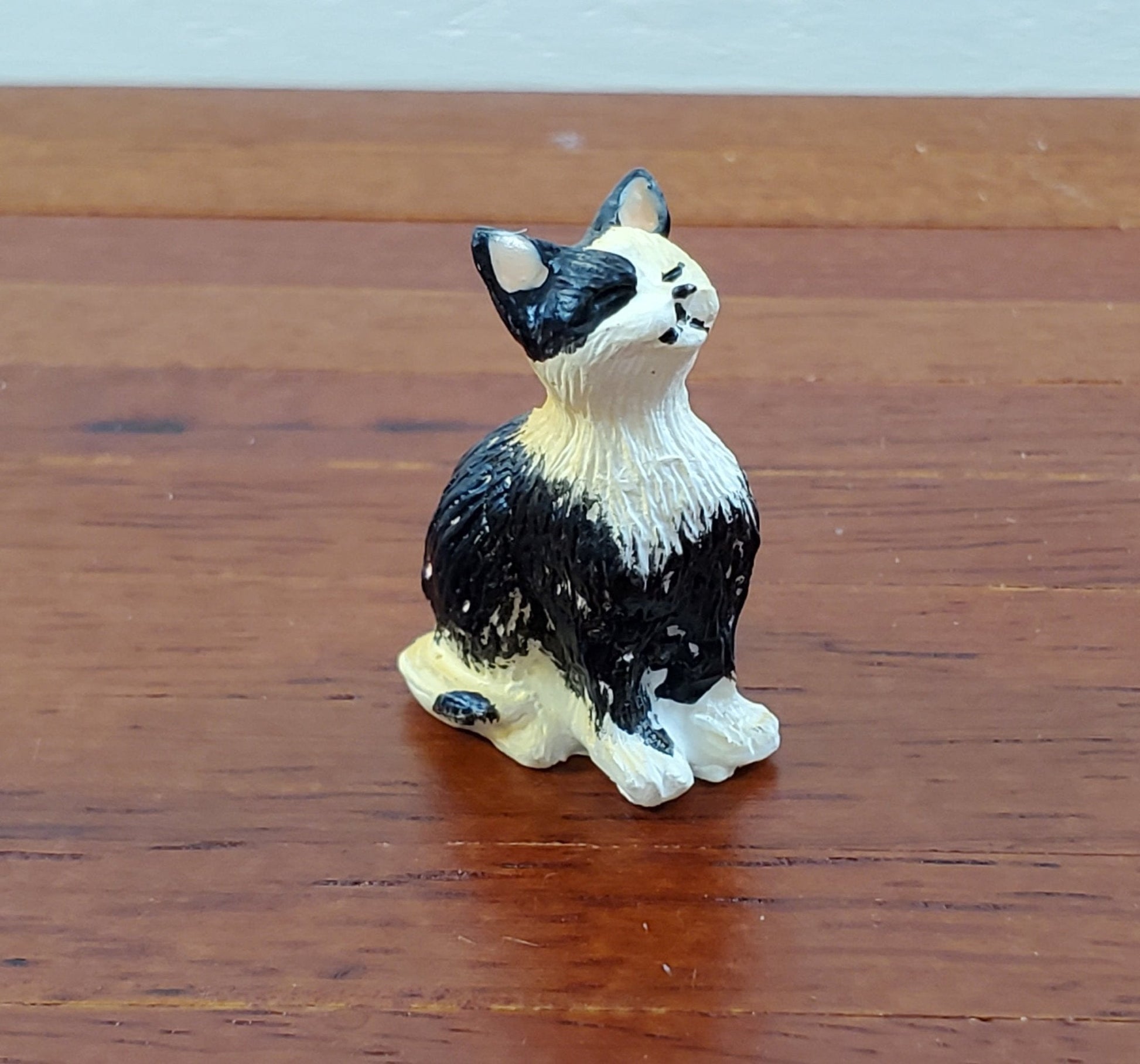 Dollhouse Kitty Cat Calico Black Orange Eyes Closed Sitting 1:12 Scale Miniature - Miniature Crush