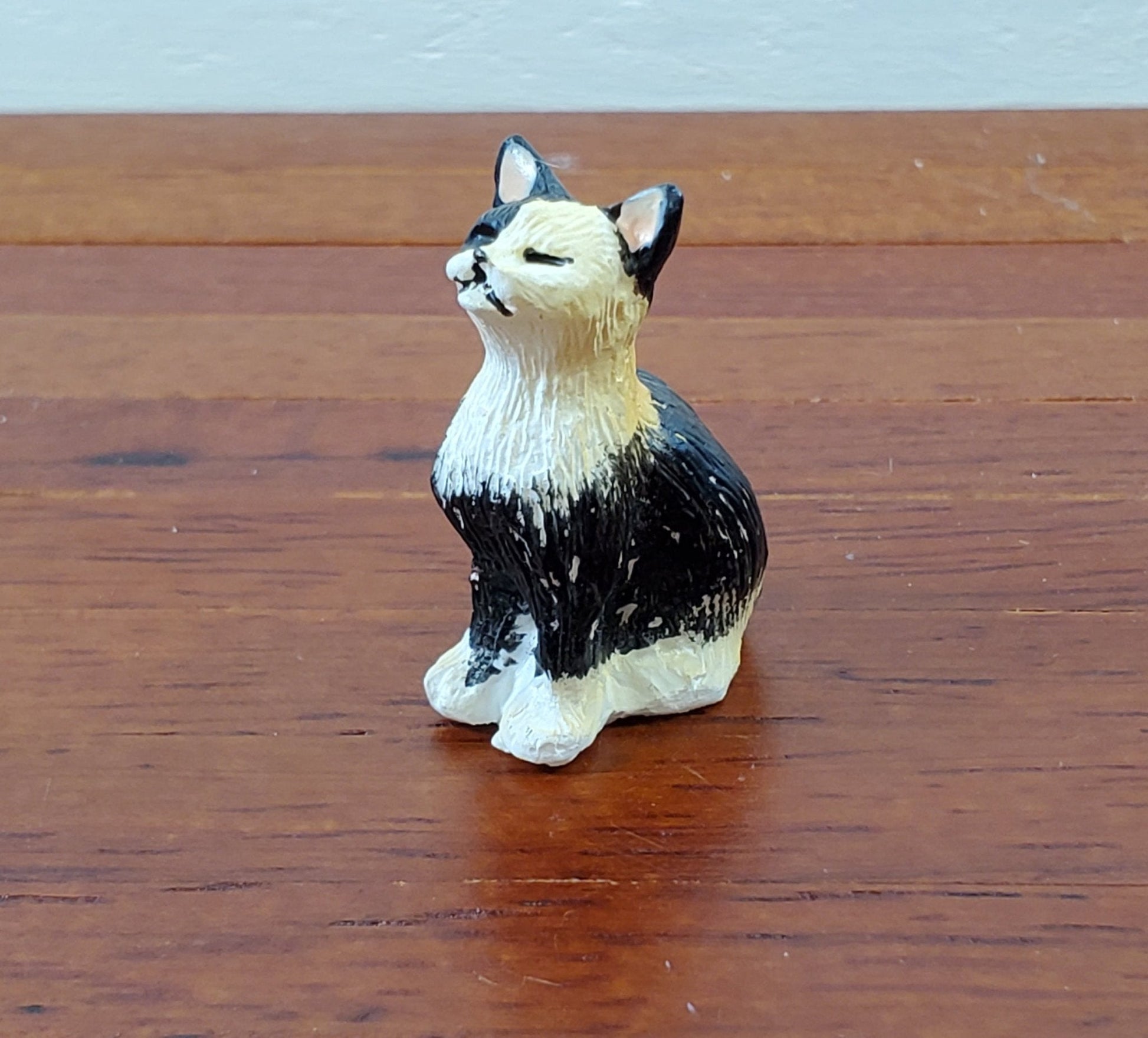 Dollhouse Kitty Cat Calico Black Orange Eyes Closed Sitting 1:12 Scale Miniature - Miniature Crush