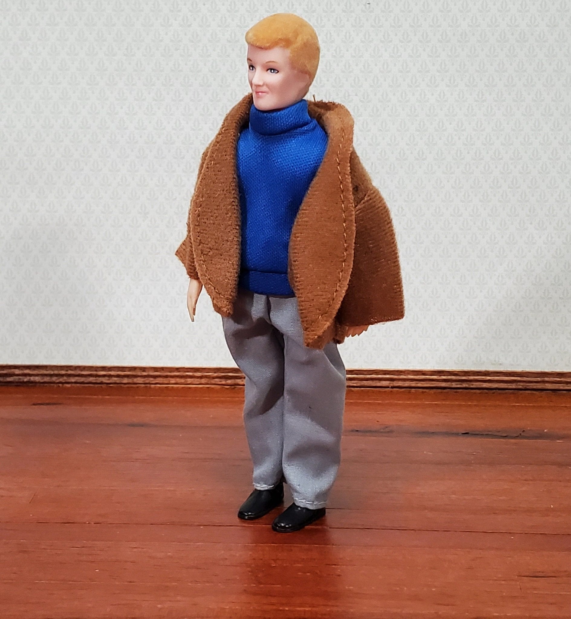 Dollhouse Man Modern Doll Dad Father Blond Poseable 1:12 Scale Removable Clothes - Miniature Crush