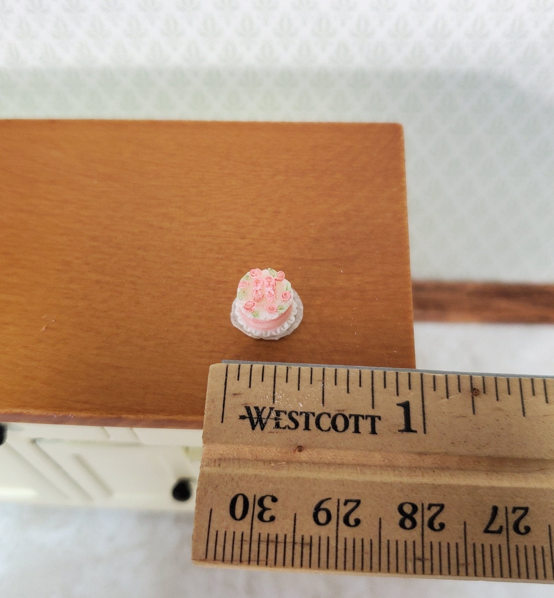 Dollhouse Miniature 1/4" Quarter Scale Cake Pink with Roses Teeny Tiny 1:48 LL1004SS - Miniature Crush