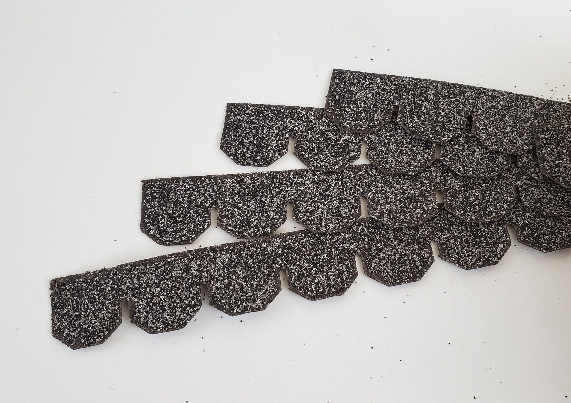 Dollhouse Miniature Asphalt Shingles Salt & Pepper Hexagon 1:12 Scale #4005 144-157 Sq Inches - Miniature Crush