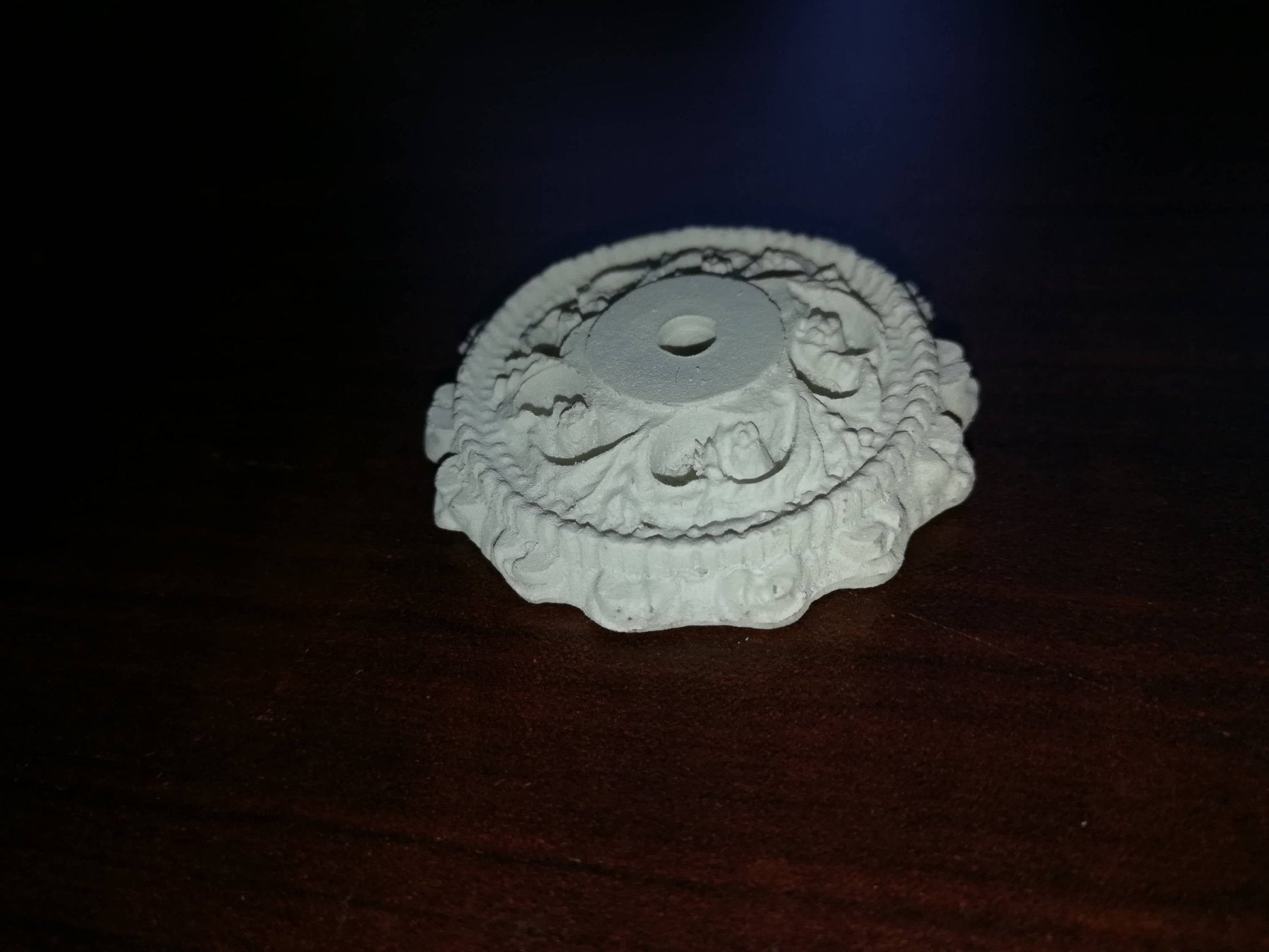Dollhouse Miniature Ceiling Rose Medallion Small Plaster Resin 1:12 Scale 1 1/2" - Miniature Crush