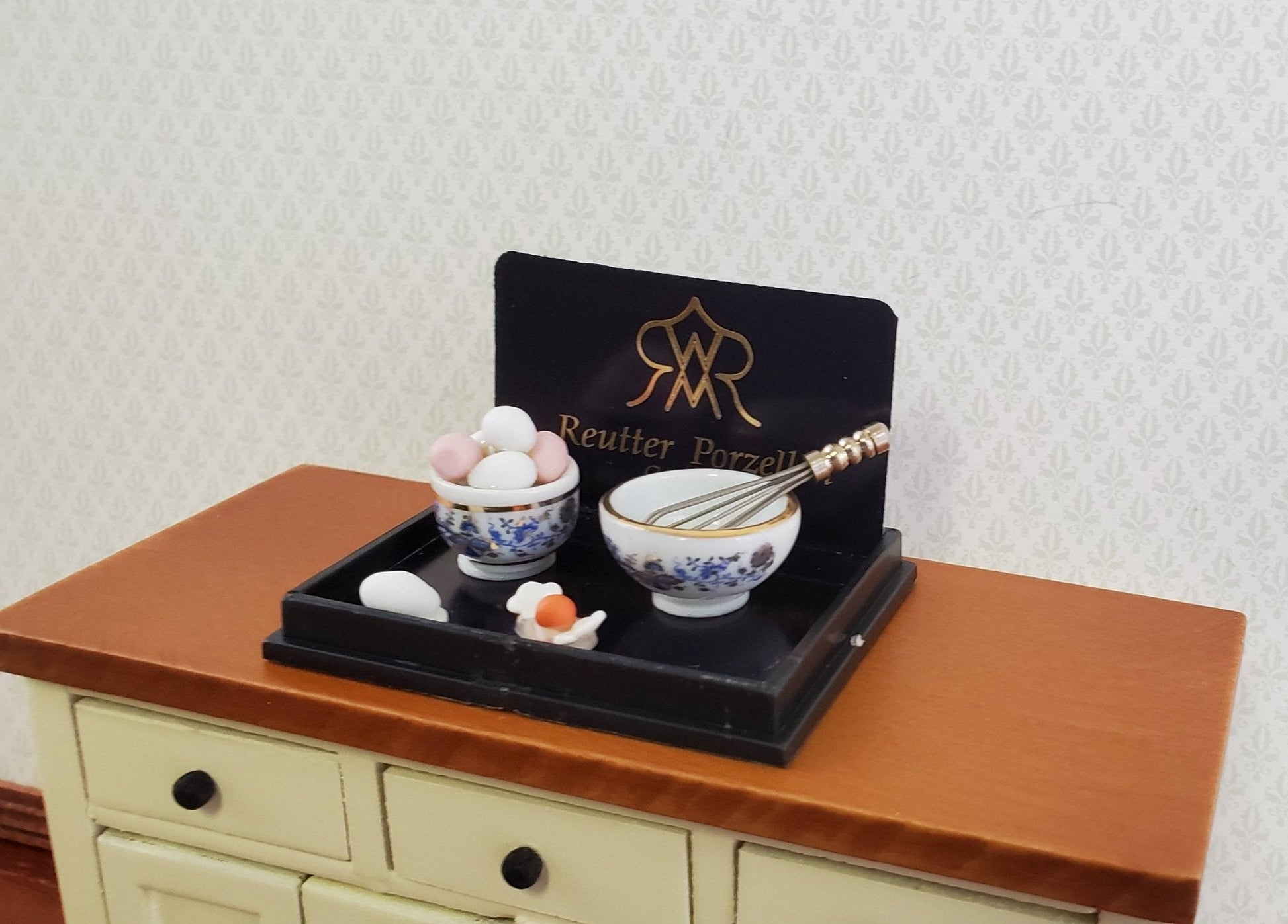 Dollhouse Miniature Eggs & Whisk in Mixing Bowls Reutter Porcelain 1:12 Scale - Miniature Crush
