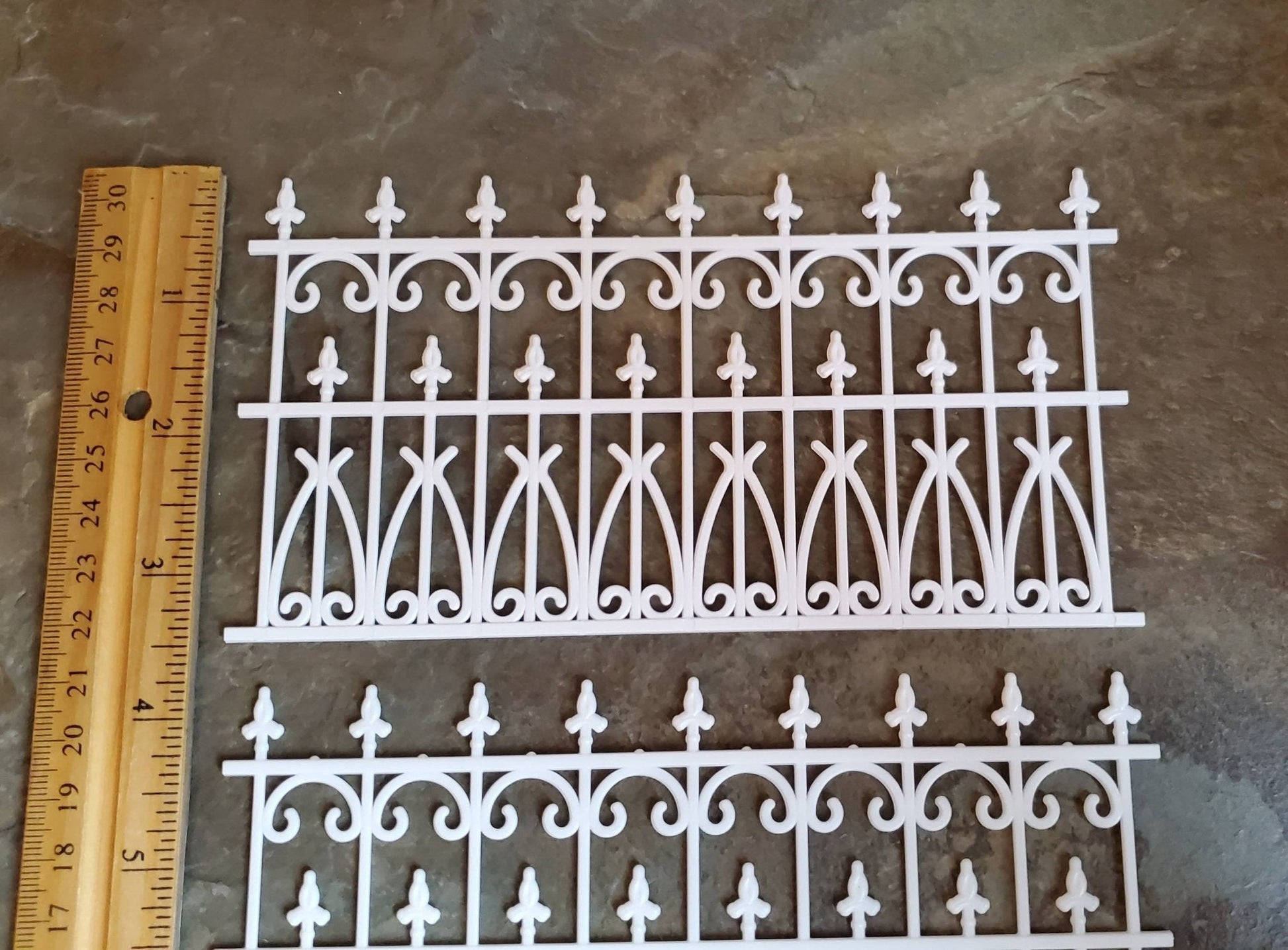 Dollhouse Miniature Fence Railing x2 White Victorian or Georgian Garden 1:12 Scale - Miniature Crush