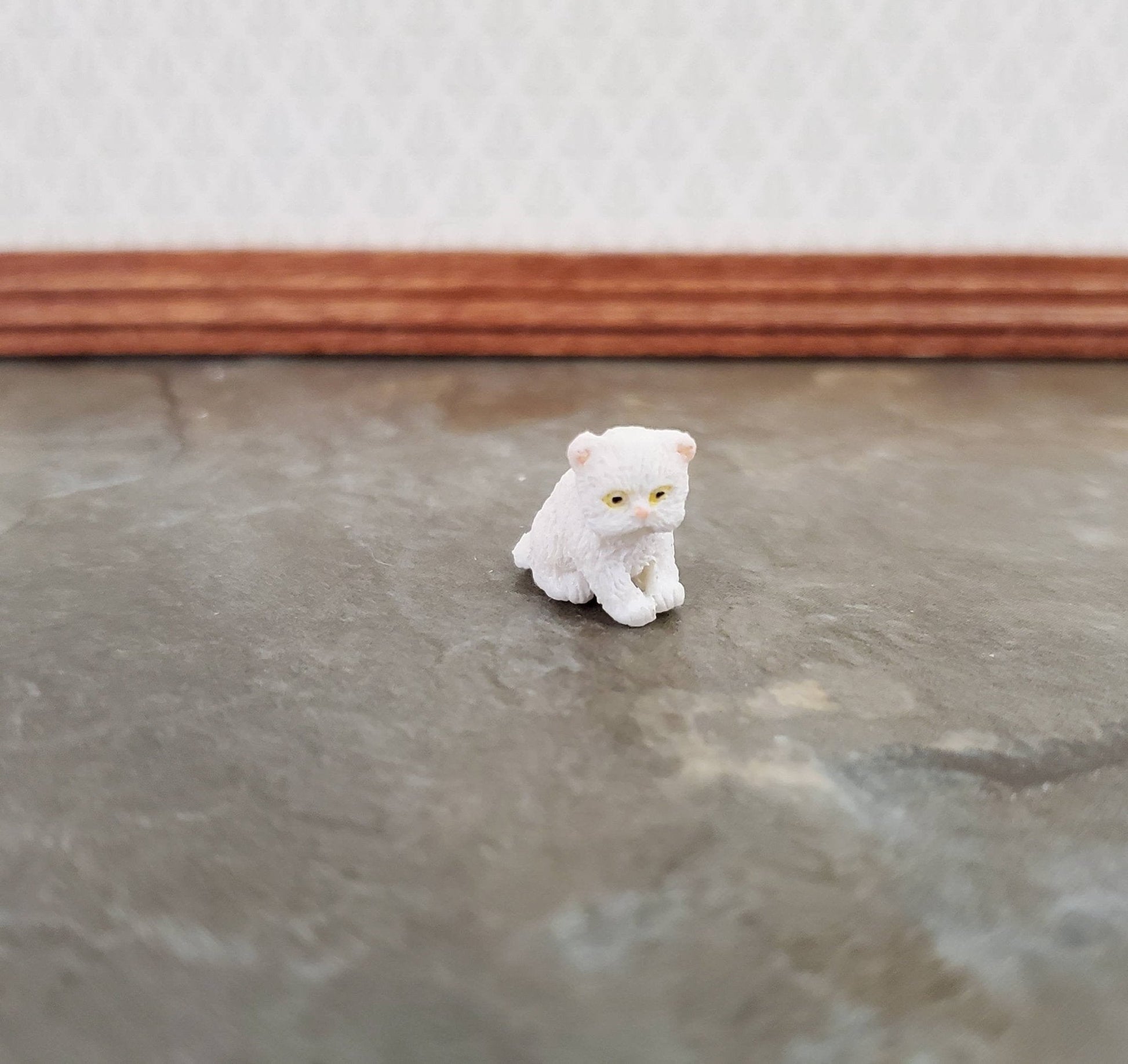 Dollhouse Miniature Kitten White Persian Sitting 1:24 Scale Animals Cats A4161WH - Miniature Crush