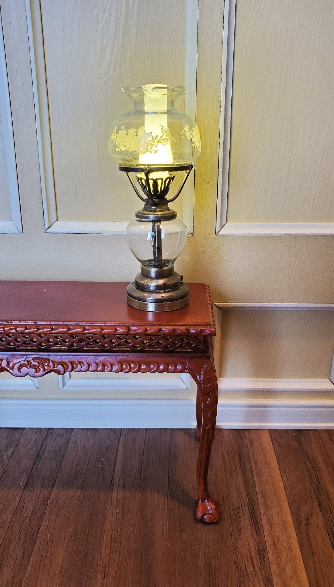 Dollhouse Miniature LED Battery Light Hurricane Oil Lamp 1:12 Scale Vintage Style - Miniature Crush