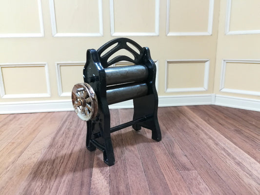 Dollhouse Miniature Mangle Clothes Wringer Dryer 1:12 Scale Turning Handle - Miniature Crush