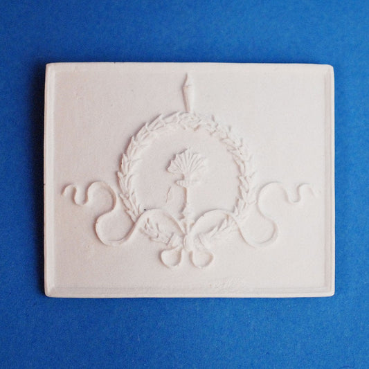 Dollhouse Miniature Wall Panel Ribbon Wreath 1:12 Scale Plaster - Miniature Crush
