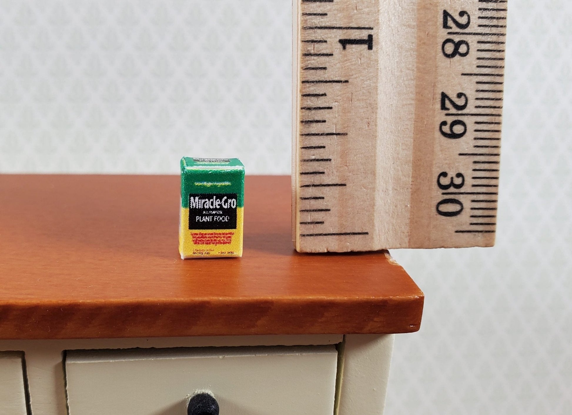 Dollhouse Miracle Gro Plant Food Small Box 1:12 Scale Modern Miniature Handmade - Miniature Crush