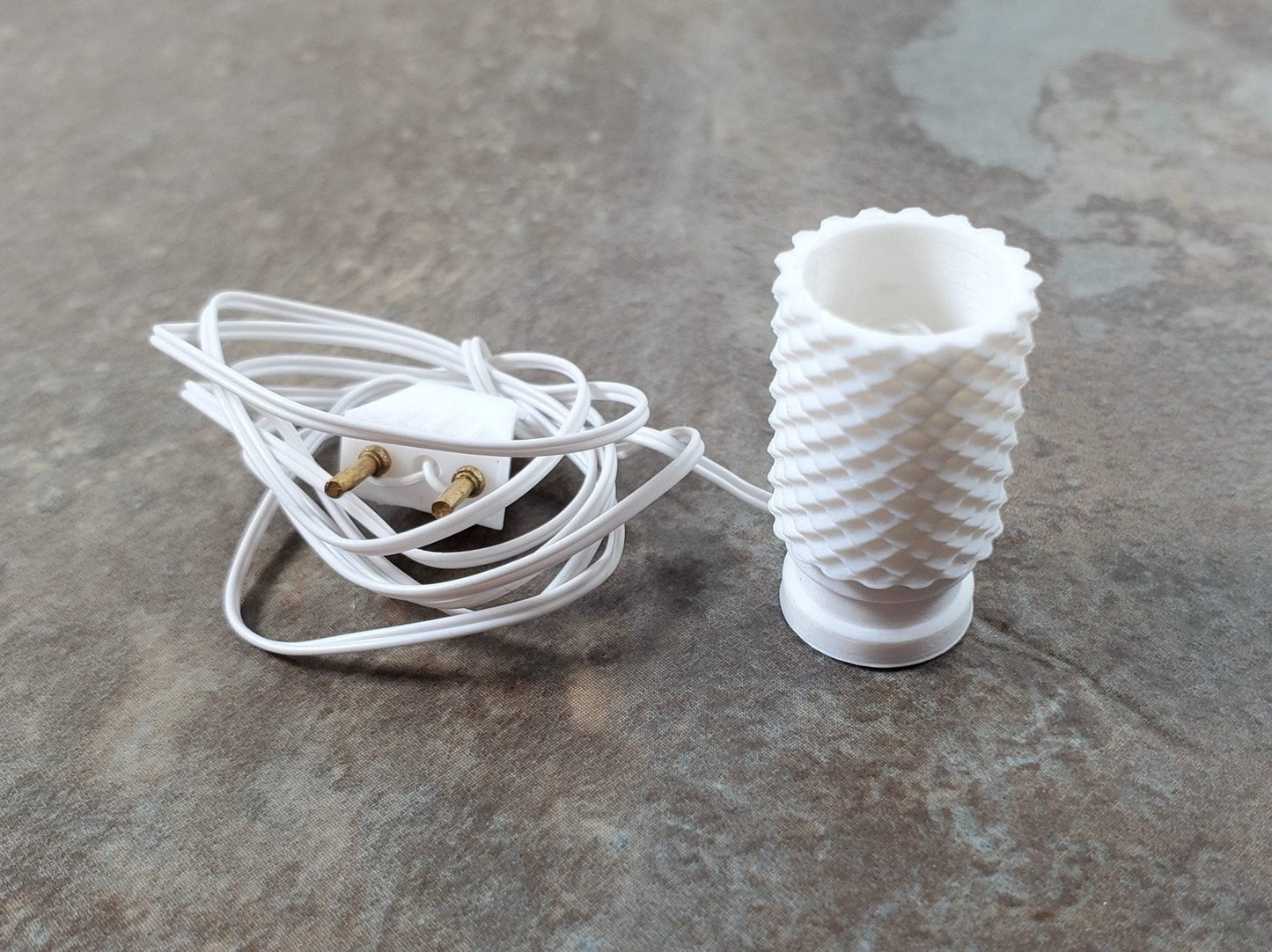 Dollhouse Modern Table Lamp White Cylinder 1:12 Scale Miniature 12 volt w/ Plug - Miniature Crush