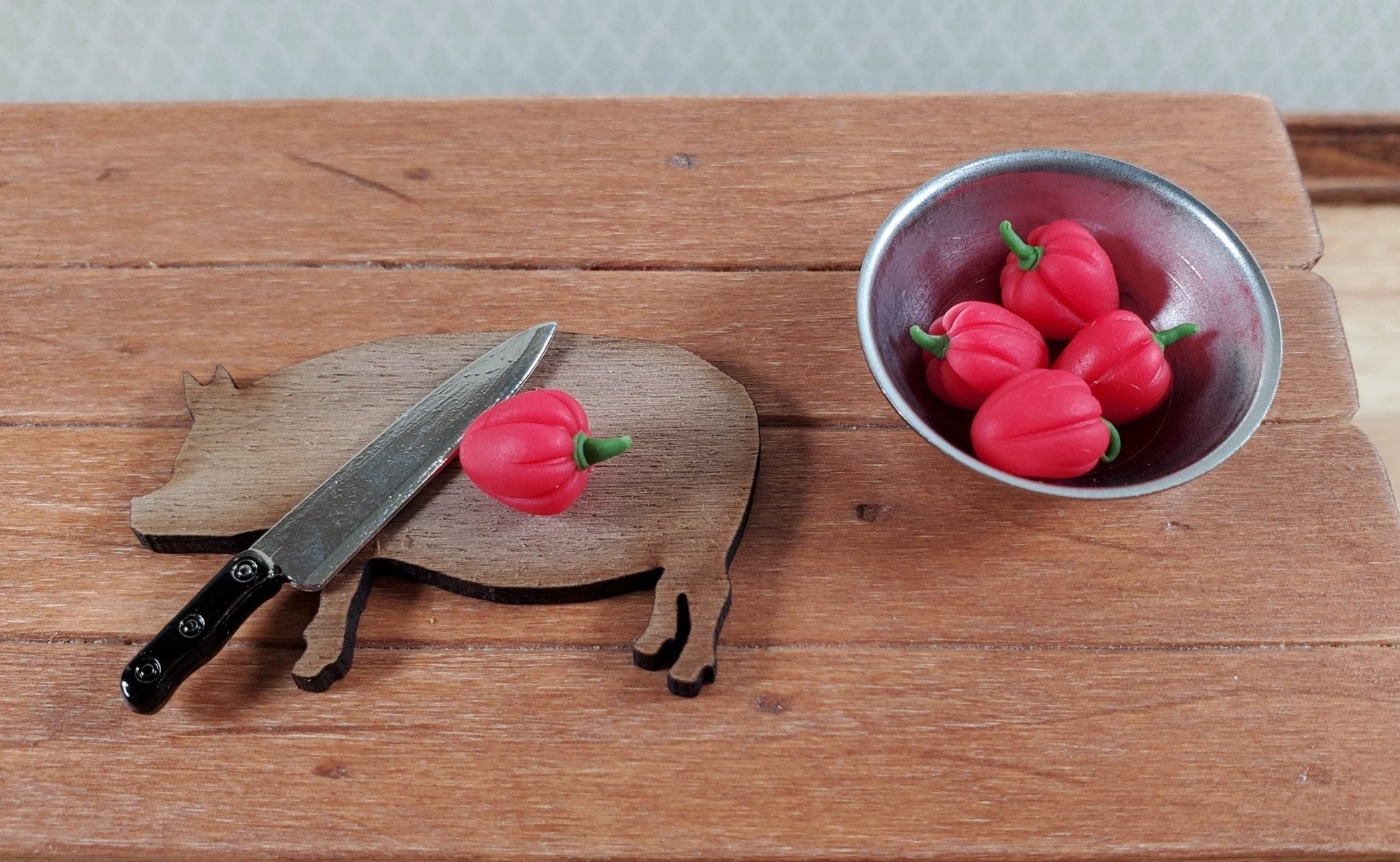 Dollhouse Red Bell Peppers Set of 5 1:12 Scale Miniature Vegetables Food Grocery - Miniature Crush