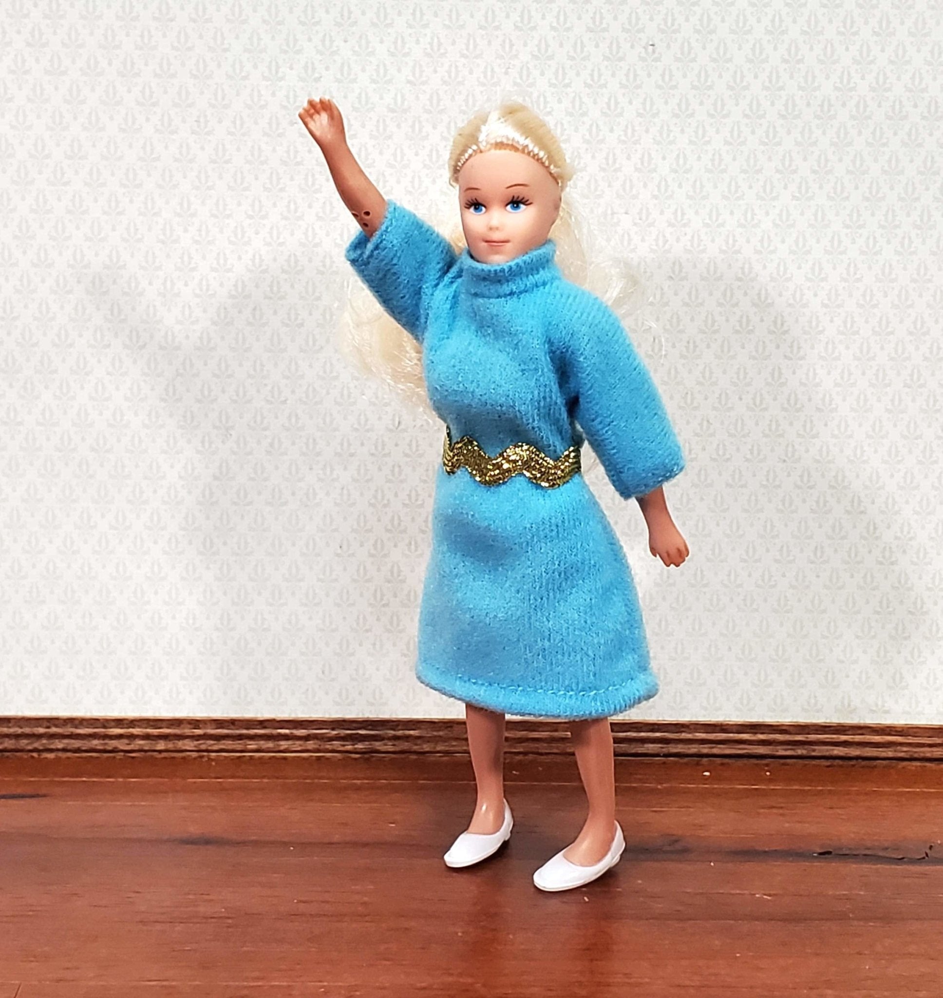 Dollhouse Miniature Mother Doll Blonde Dollhouse Miniature Mother Doll Blonde
