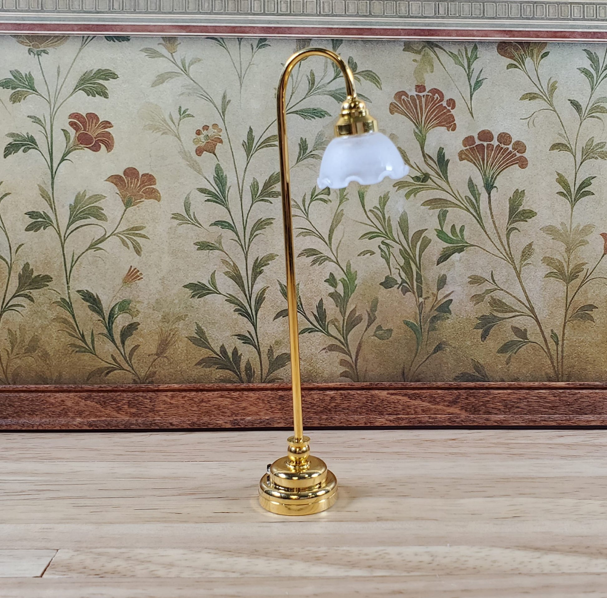 Dollhouse Floor Lamp Battery Light Flower Shade Gold Base 1:12 Scale Miniature