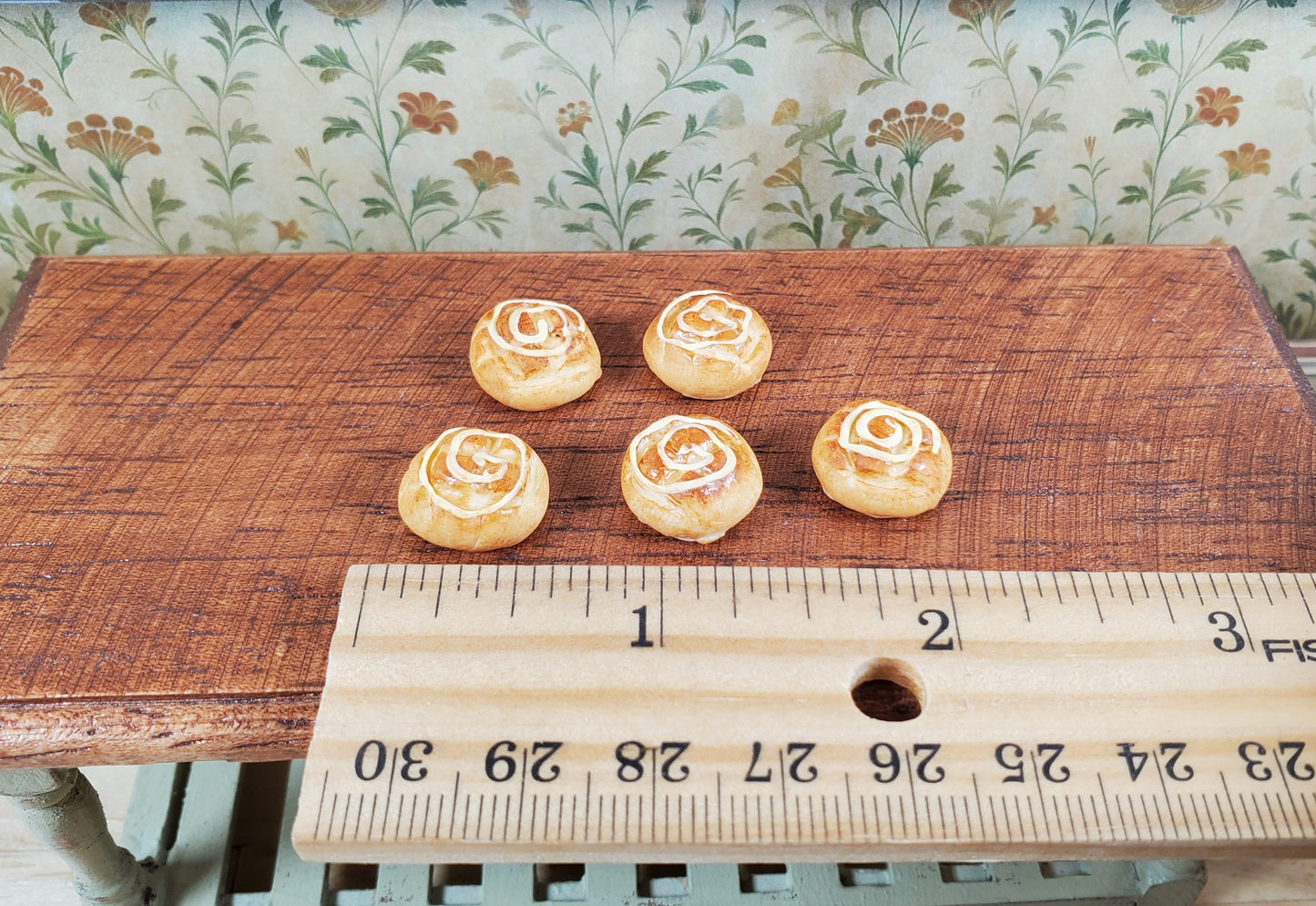 Dollhouse Large Sticky Buns 5pcs 1:12 Scale Miniature Kitchen Food Bakery