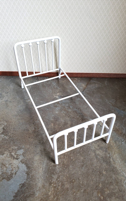Dollhouse Miniature Bed White Metal with Mattress Pillow Blanket 1:12 Scale Furniture