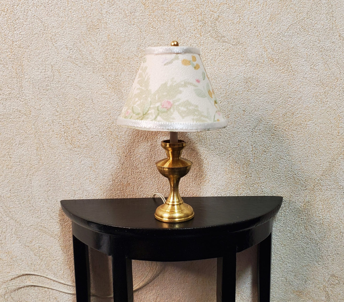 Dollhouse Table Lamp Cream & Green Shade Brass Base 12 Volt Wired 1:12 Scale