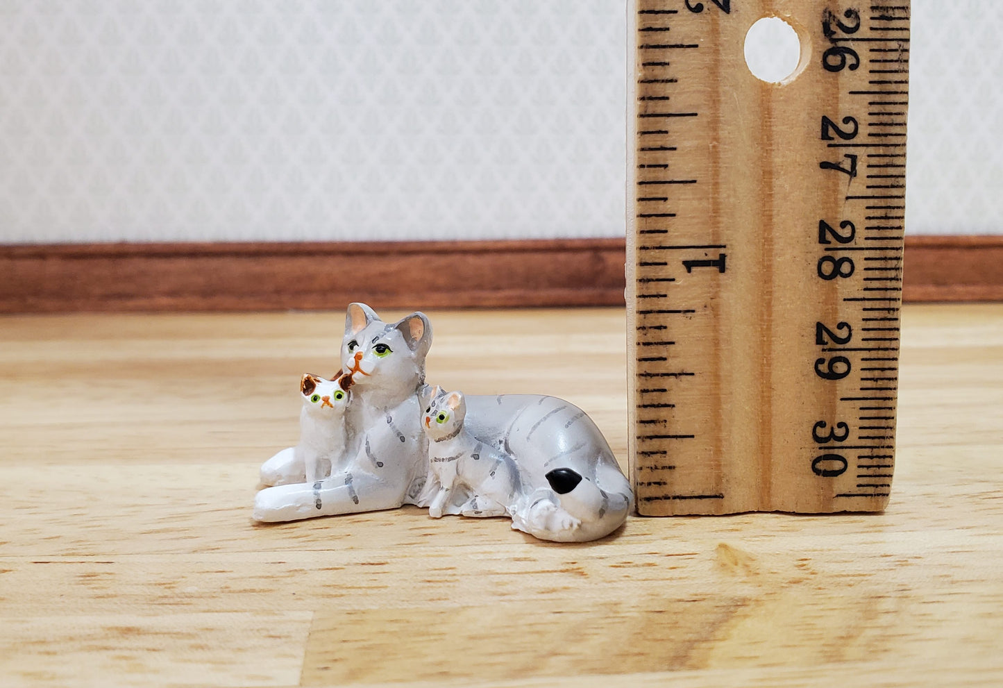 Dollhouse Gray Tabby Cat with Kittens Momma with Babies 1:12 Scale Miniature Pet