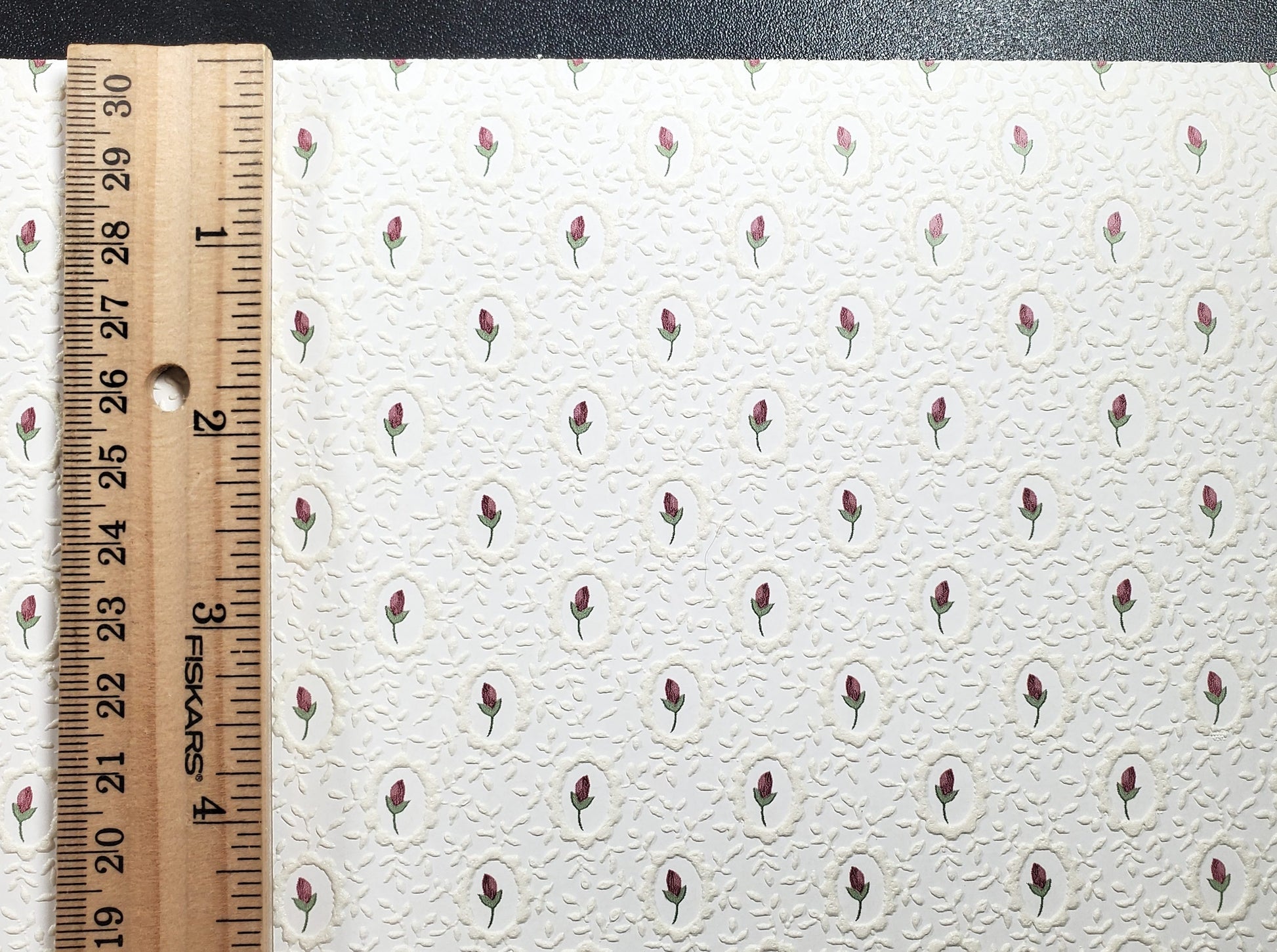 Dollhouse Embossed Wallpaper x3 Sheets Cameo Tulip White 1:12 Scale