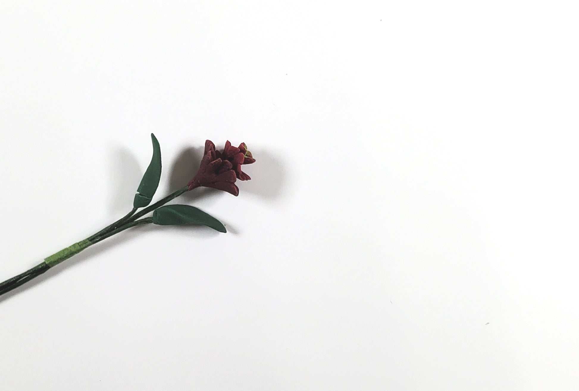 Dollhouse Burgundy Zinnia Single Long Stem with Foliage 1:12 Scale Miniature