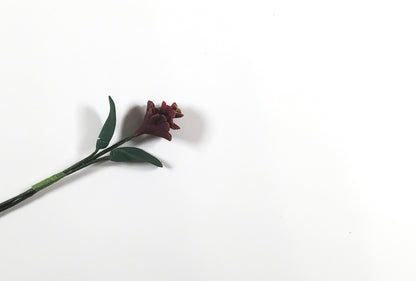 Dollhouse Burgundy Zinnia Single Long Stem with Foliage 1:12 Scale Miniature