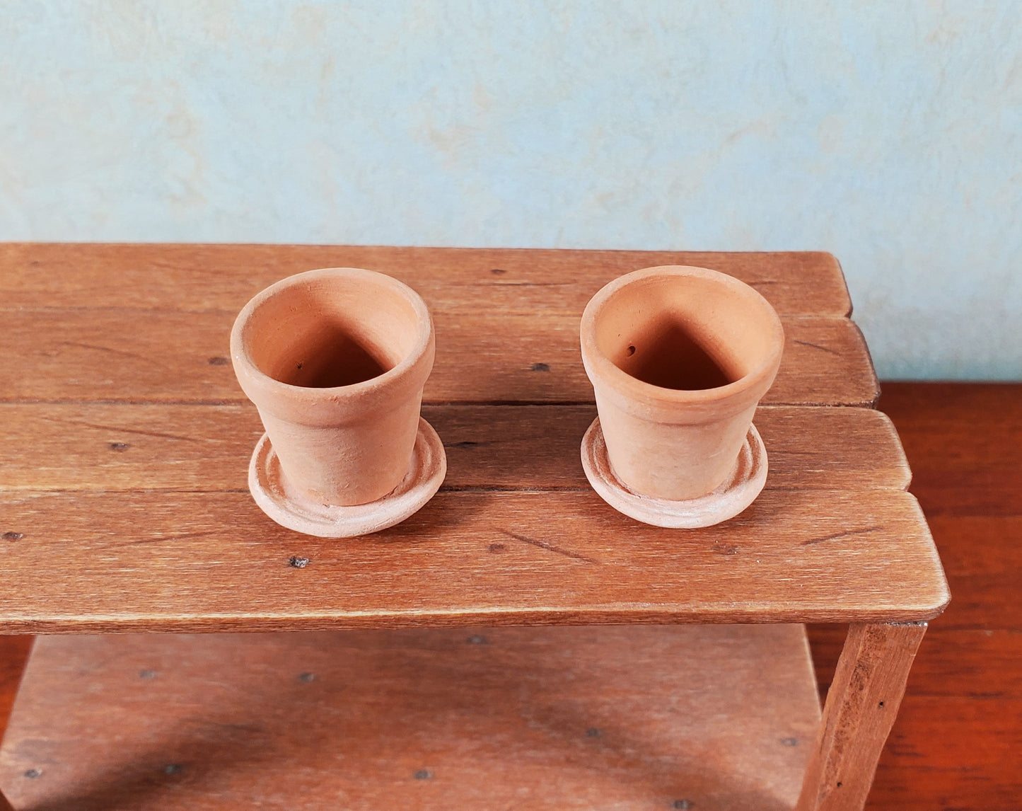 Dollhouse Terra Cotta Pots with Saucers Set of 2 1:12 Scale Miniature