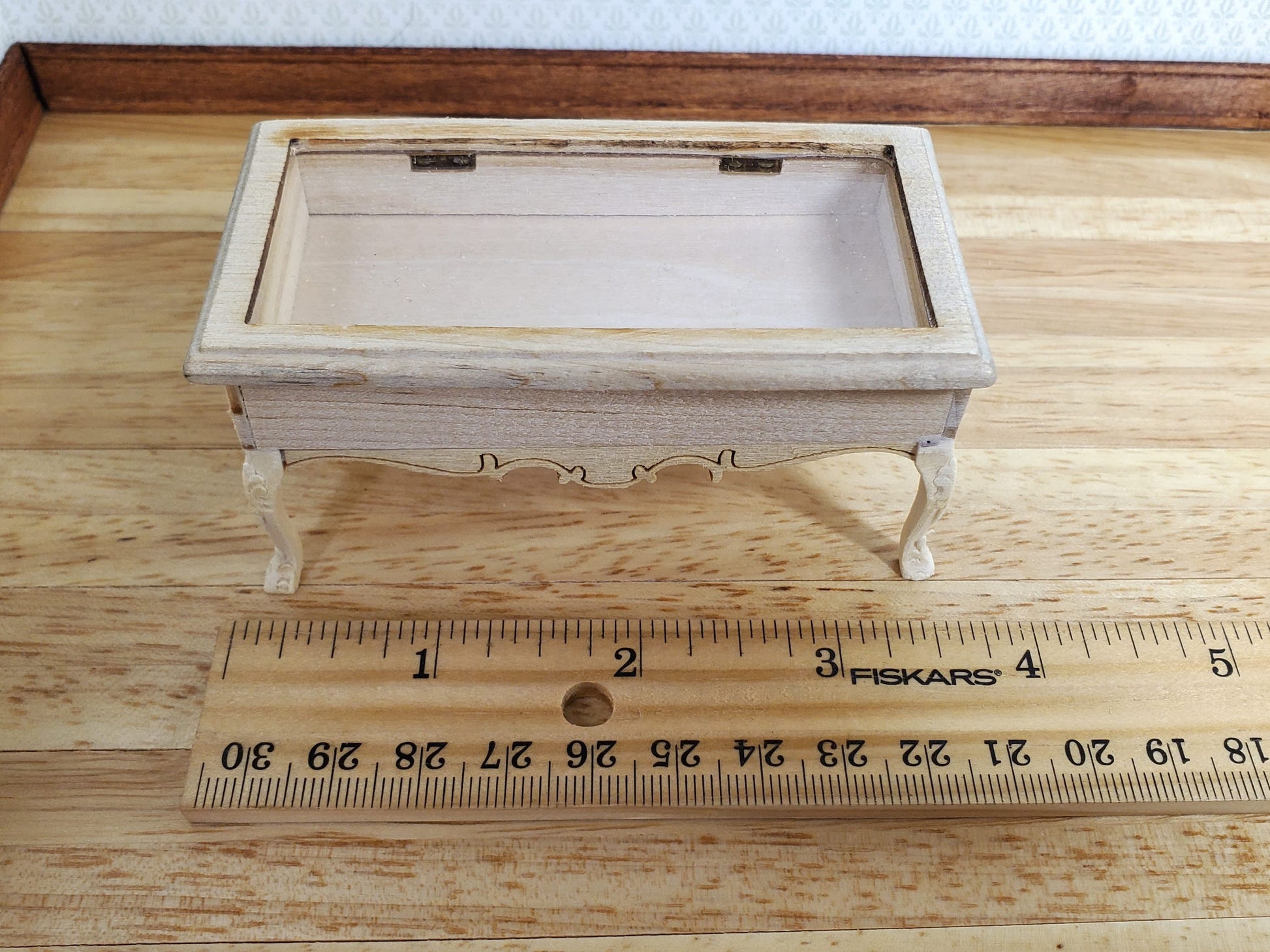 Dollhouse Low Curio Table Display Cabinet Lifting Top 1:12 Scale Miniature