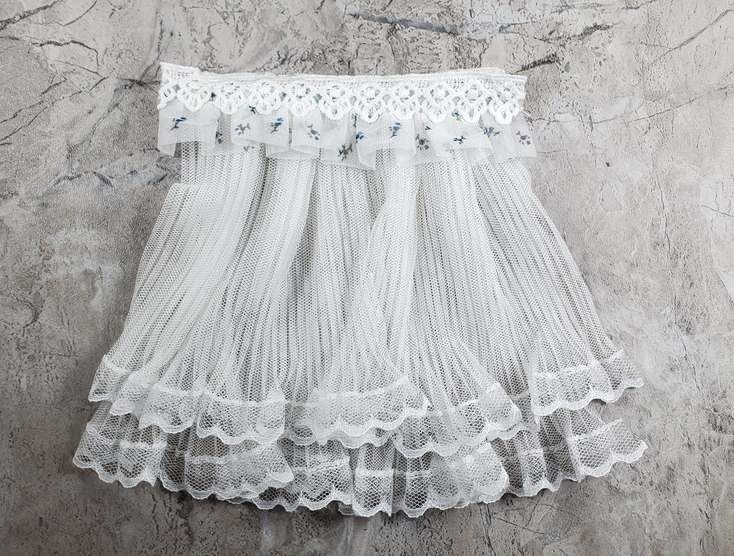 Dollhouse Lace Curtains Cream with Blue Floral Valance 1:12 Scale 5" W x 6" L