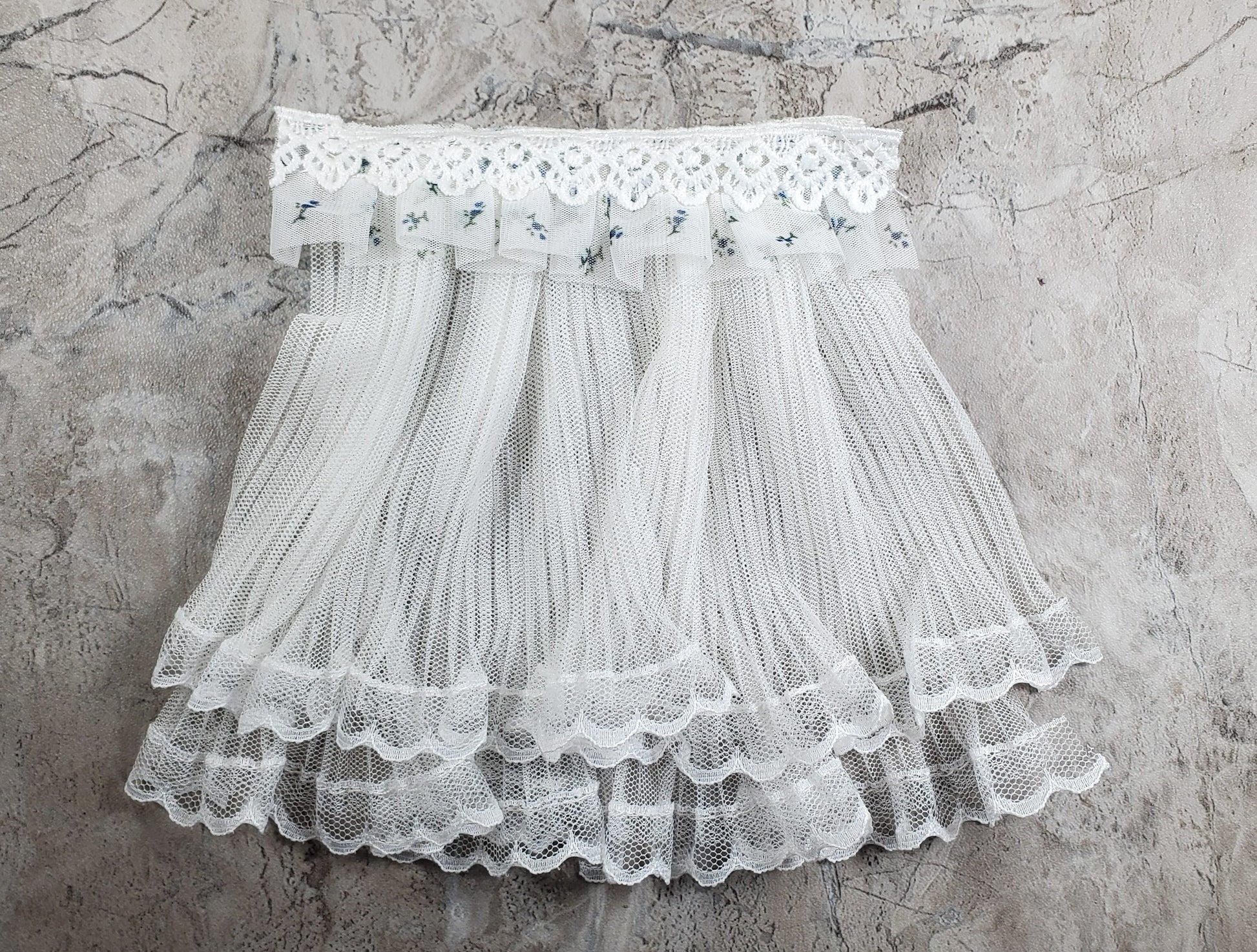 Dollhouse Lace Curtains Cream with Blue Floral Valance 1:12 Scale 5" W x 6" L