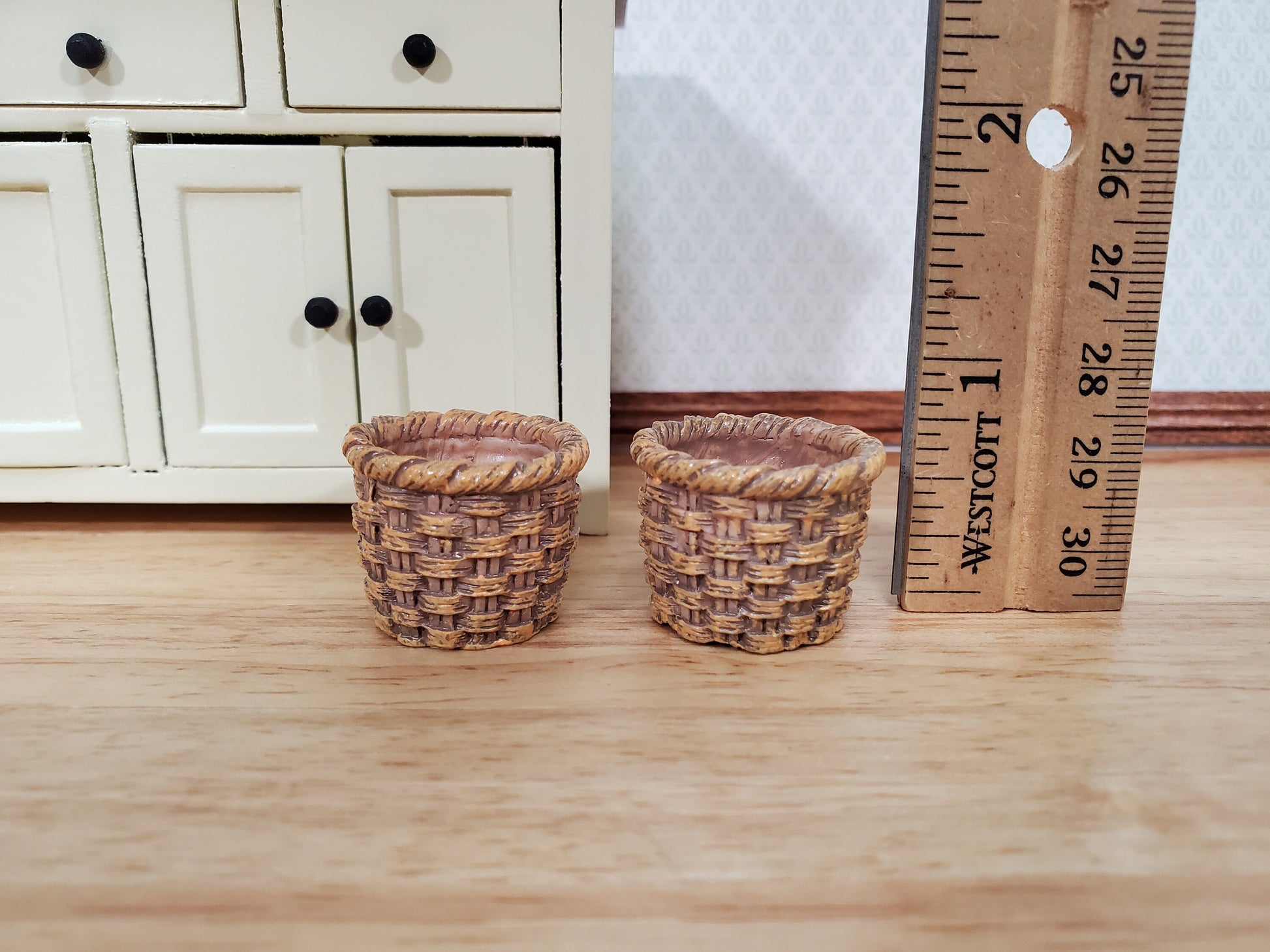 Dollhouse Baskets Set of 2 Resin Brown 1:12 Scale Miniatures 3/4" tall