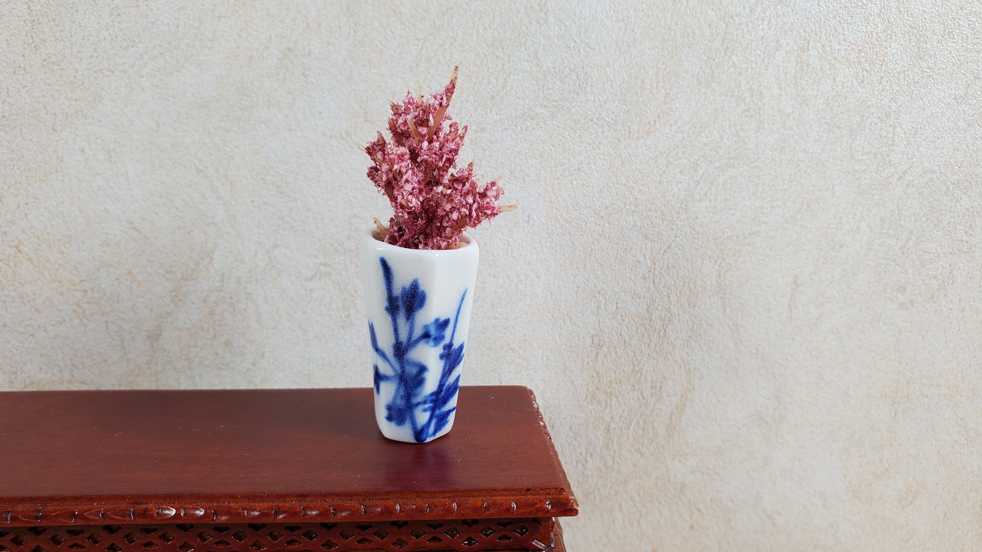 Dollhouse Blue & White Decorative Vase for Flowers Hexagon 1:12 Scale Miniature