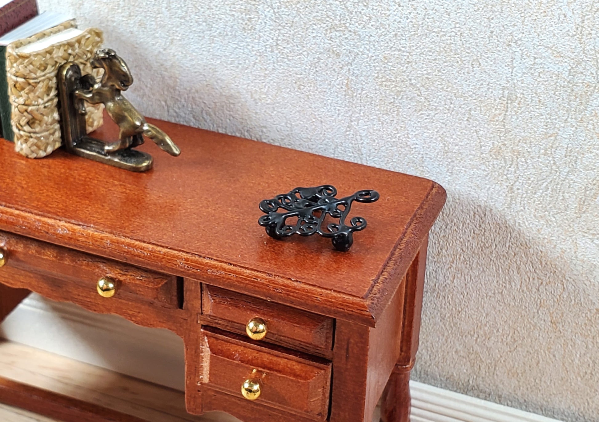Dollhouse Trivet Hot Plate Black Scrolled Metal 1:12 Scale Miniature Kitchen