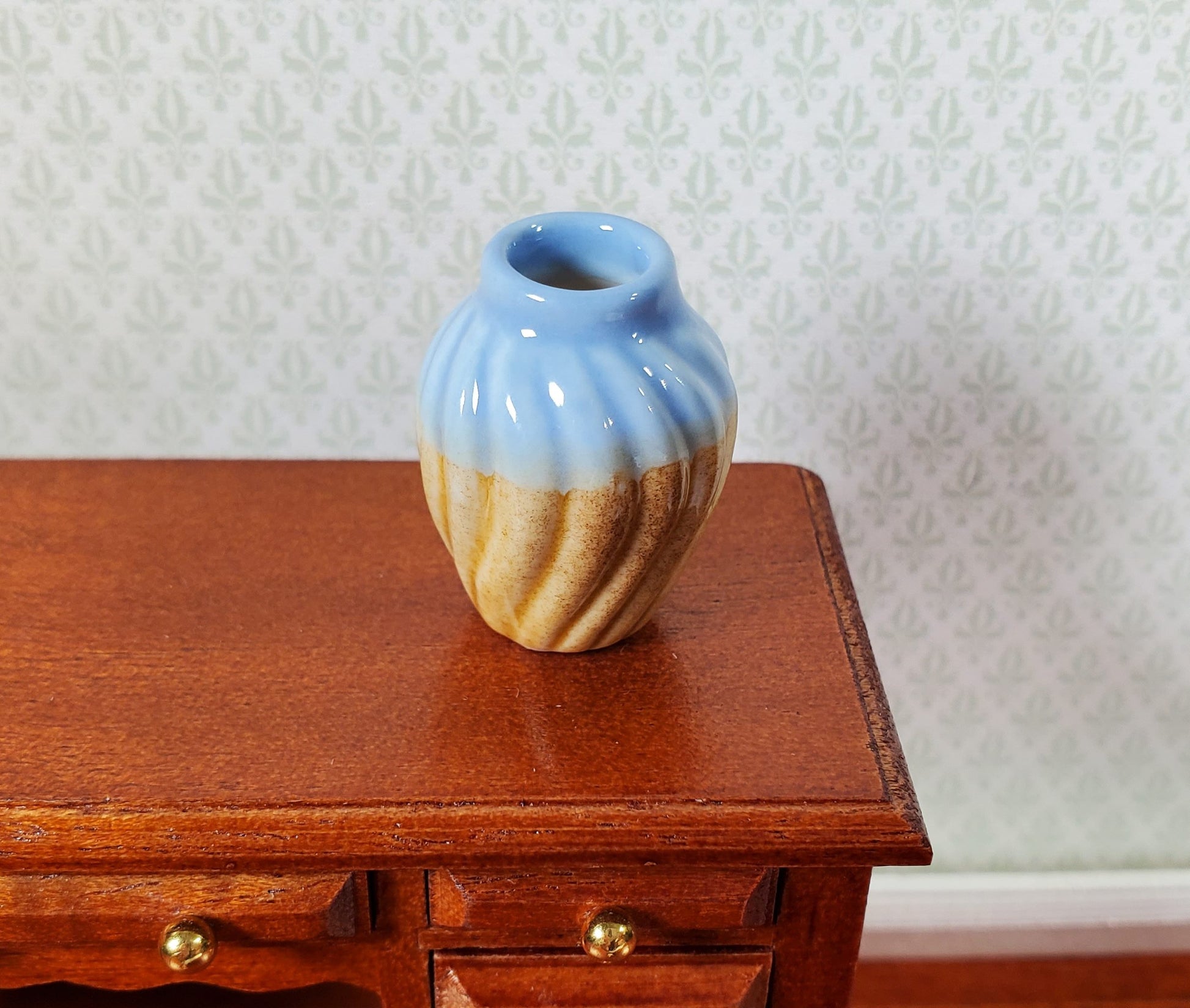 Dollhouse Two Toned Ceramic Vase with Wave Pattern 1:12 Scale Miniature