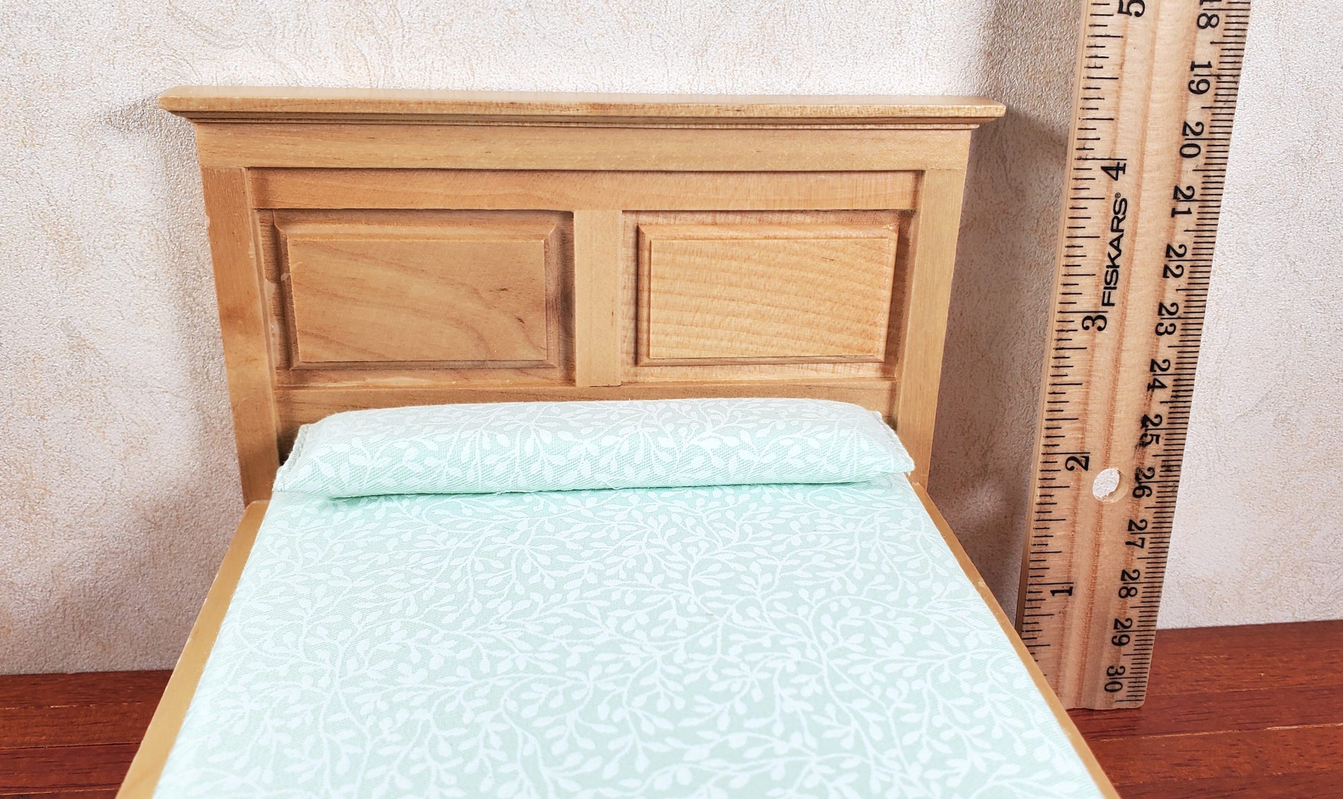 Dollhouse Double Bed Wood Light Oak Finish 1:12 Scale Bedroom Furniture
