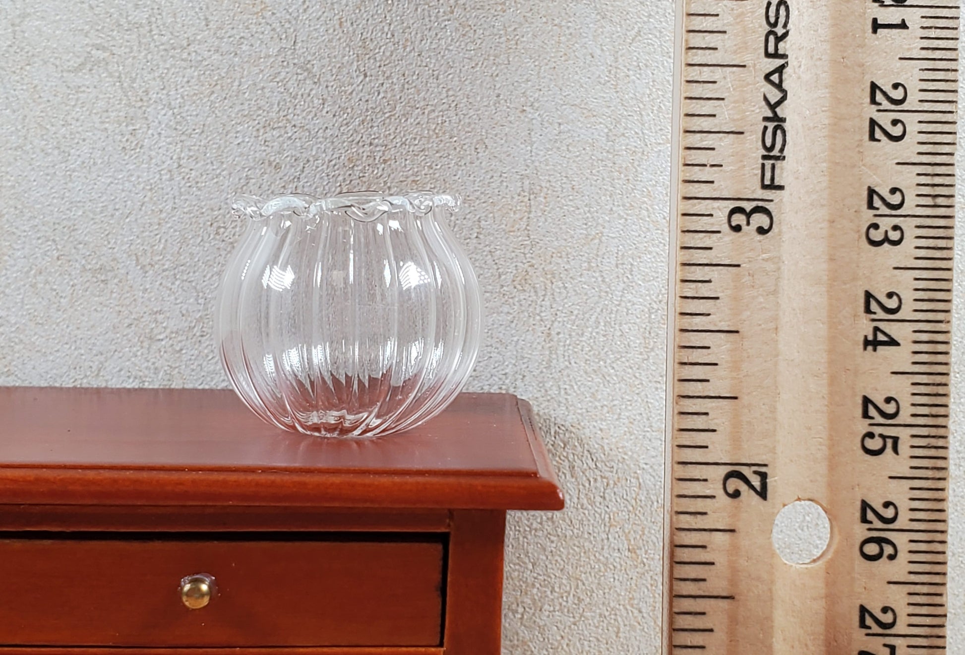 Dollhouse Large Clear Glass Round Ribbed Vase 1:12 Scale Miniature