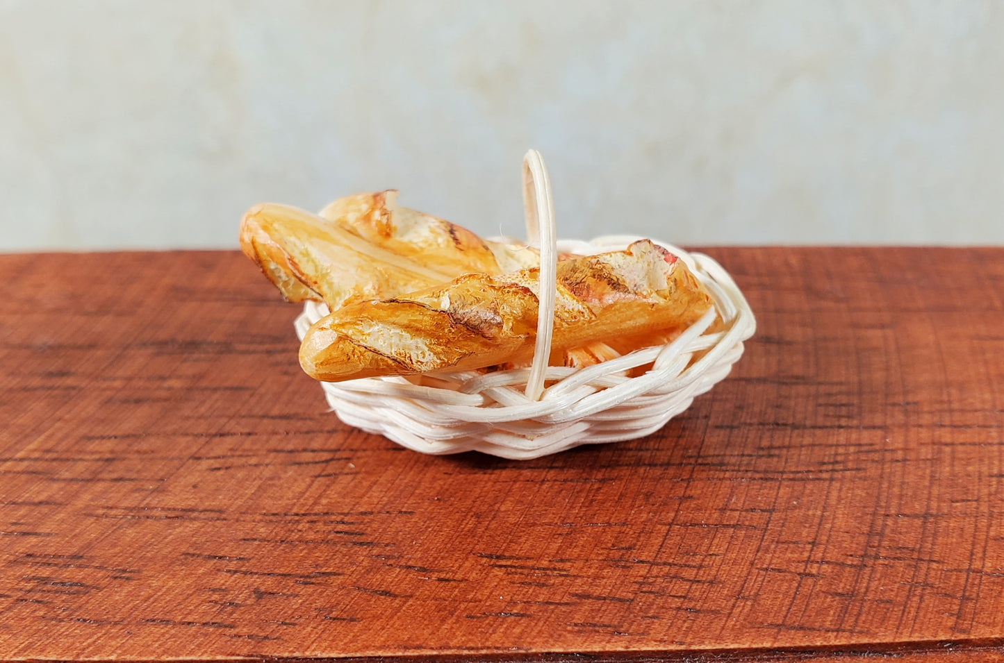 Dollhouse Small White Oval Basket with Handle 1:12 Scale Miniature