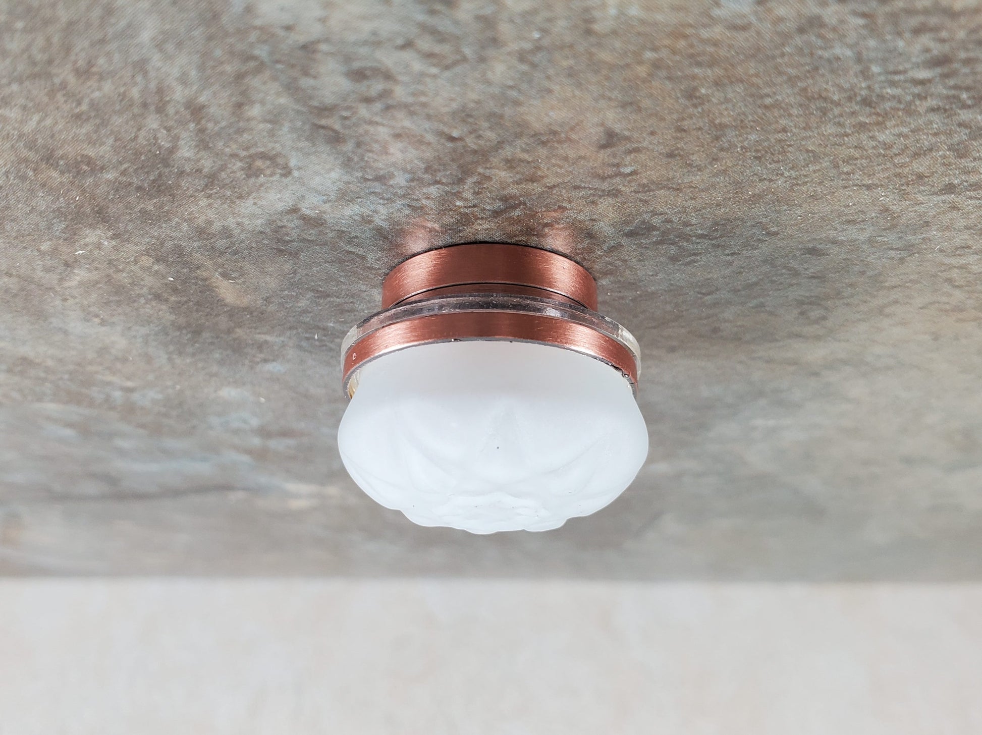 Dollhouse Frosted Ceiling Light Round Copper Wand Battery 1:12 Scale Miniature