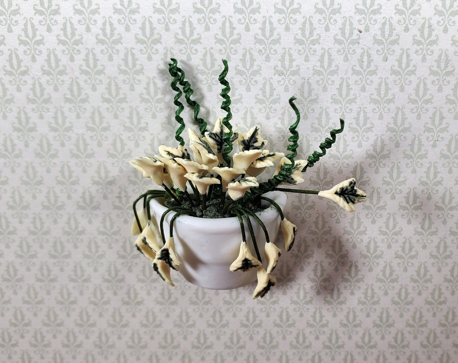 Dollhouse Variegated English Ivy in White Ceramic Wall Planter 1:12 Scale
