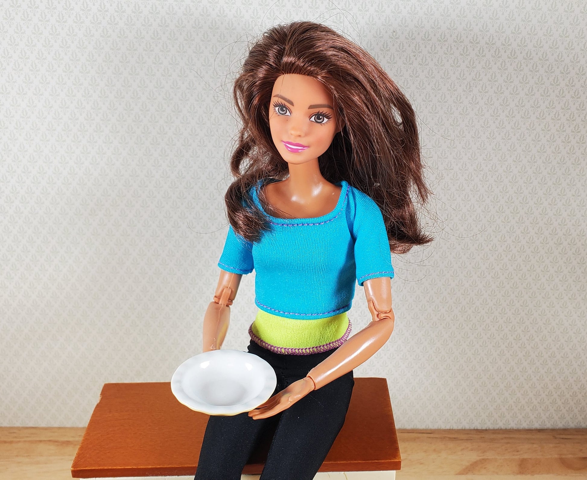 Dollhouse Pie Plate Ceramic Pale Yellow 1:6 Scale Miniature Kitchen Accessory