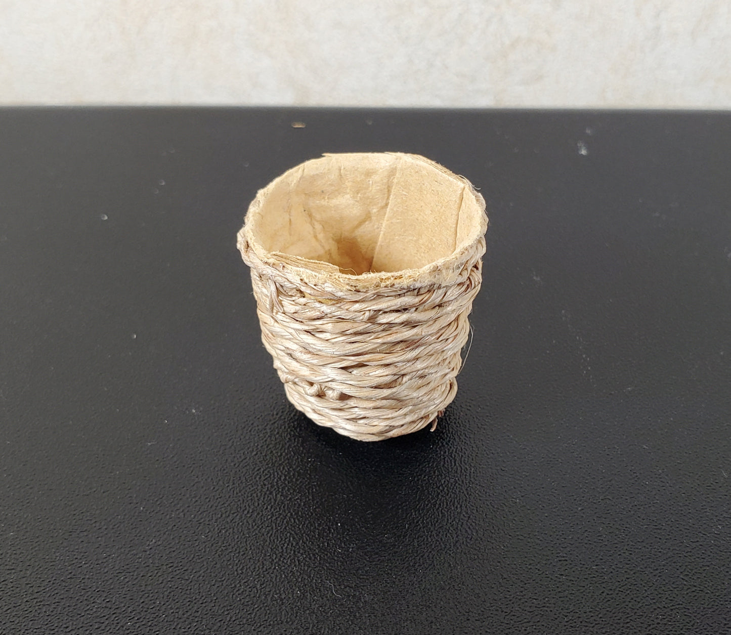 Dollhouse Large Round Natural Fiber Basket 1:12 Scale Miniature