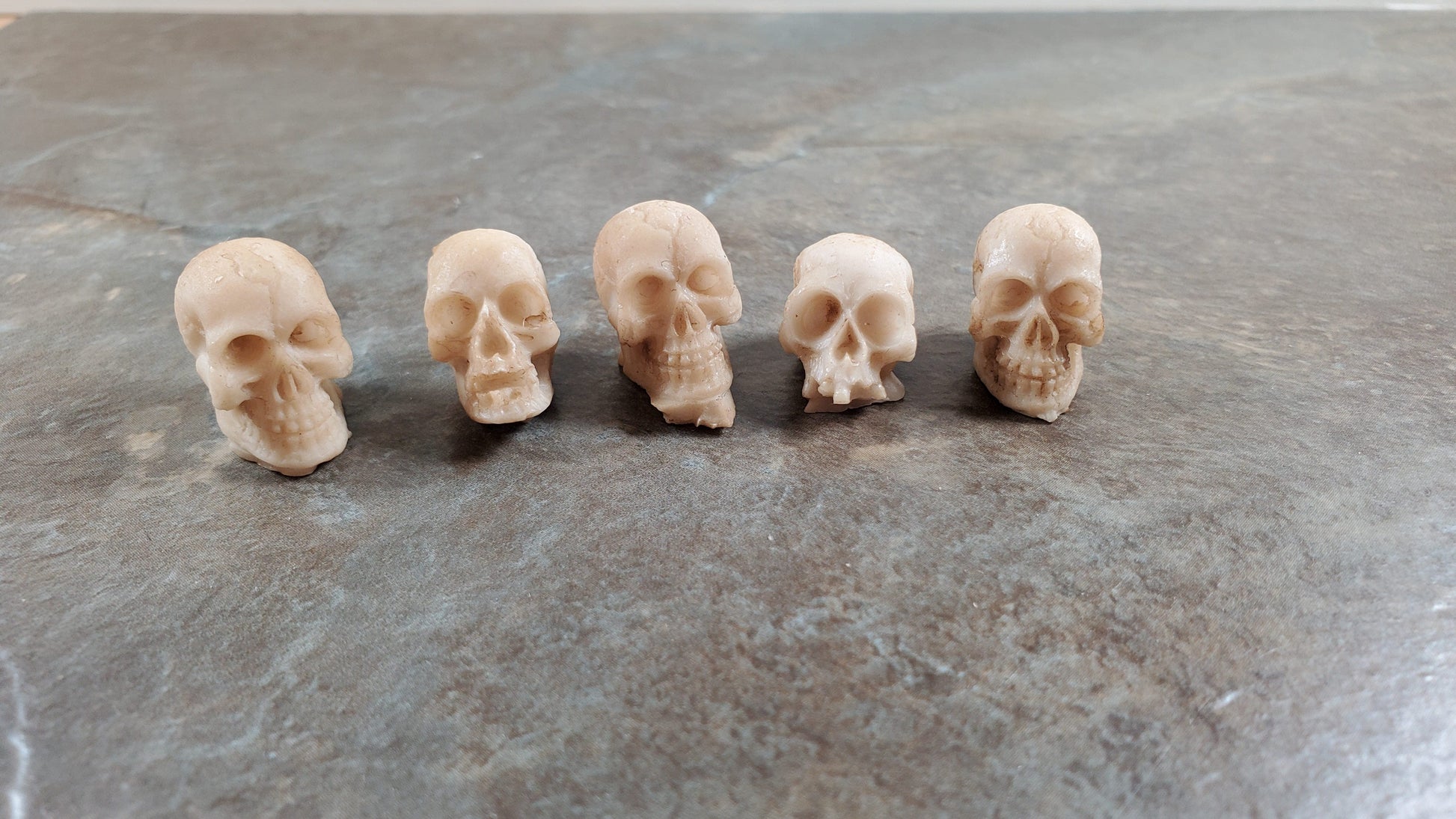 Miniature Skulls Tiny 5 Random 1:12 Scale Halloween Decoration Scale Model Resin