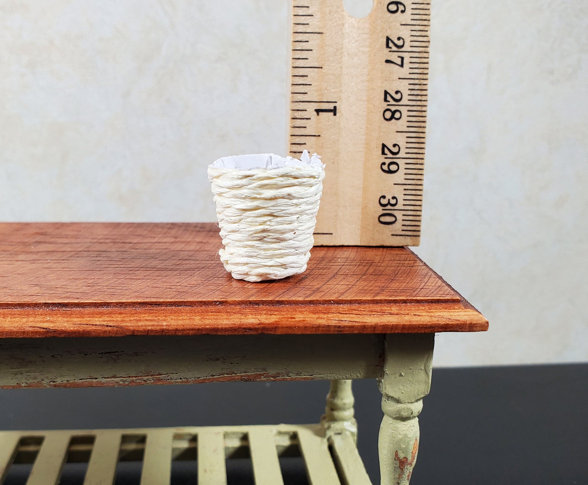 Dollhouse Small Round Natural Fiber Basket White 1:12 Scale Miniature